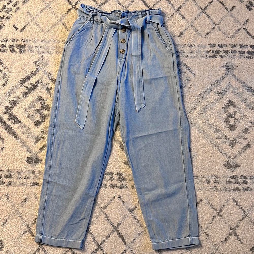 AMERICAN EAGLE PAPER BAG WAIST JEANS STRAIGHT LEG LIGHT WASH SIZE MEDIUM (8/10)